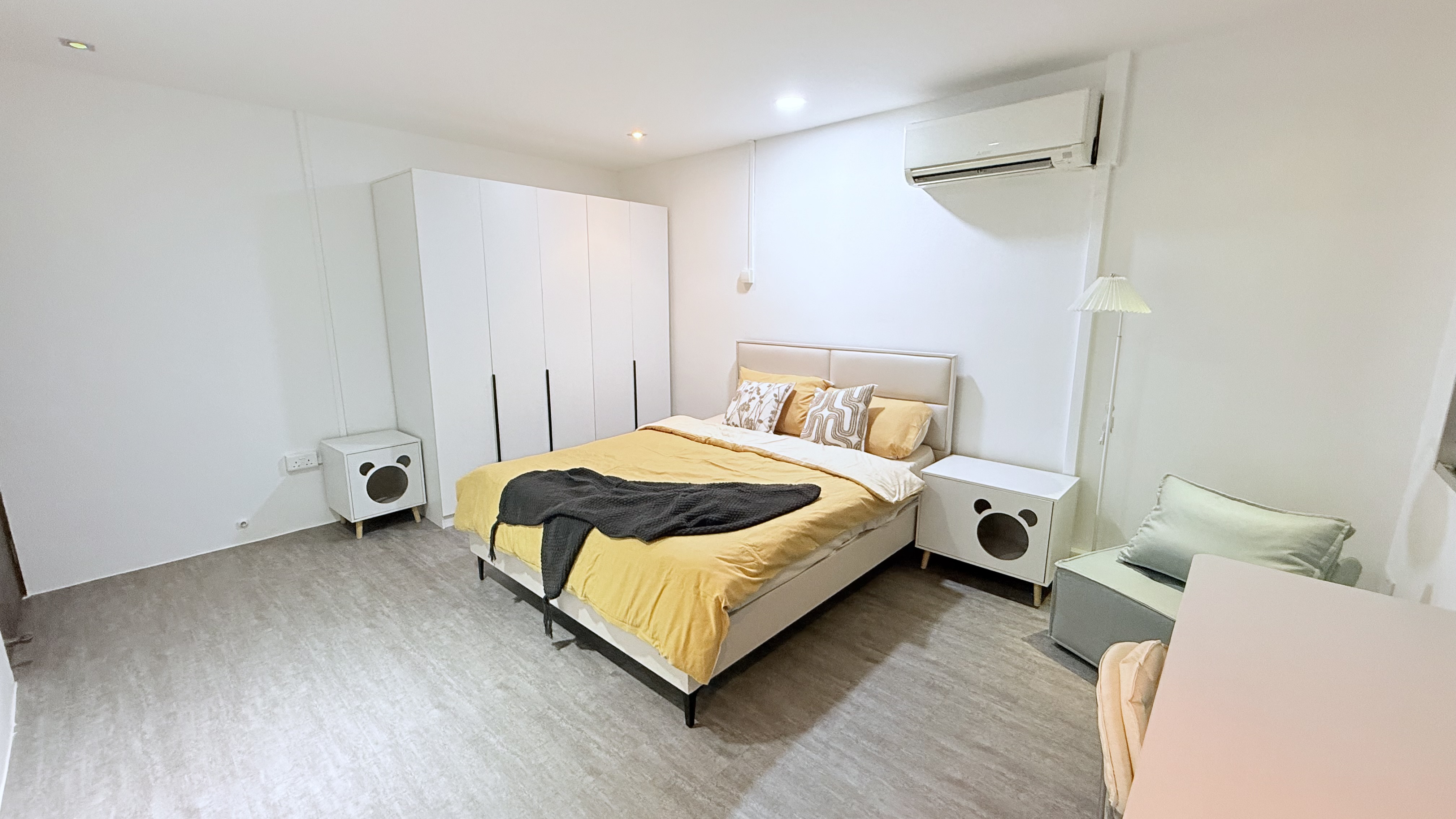 The Belle Room image 2