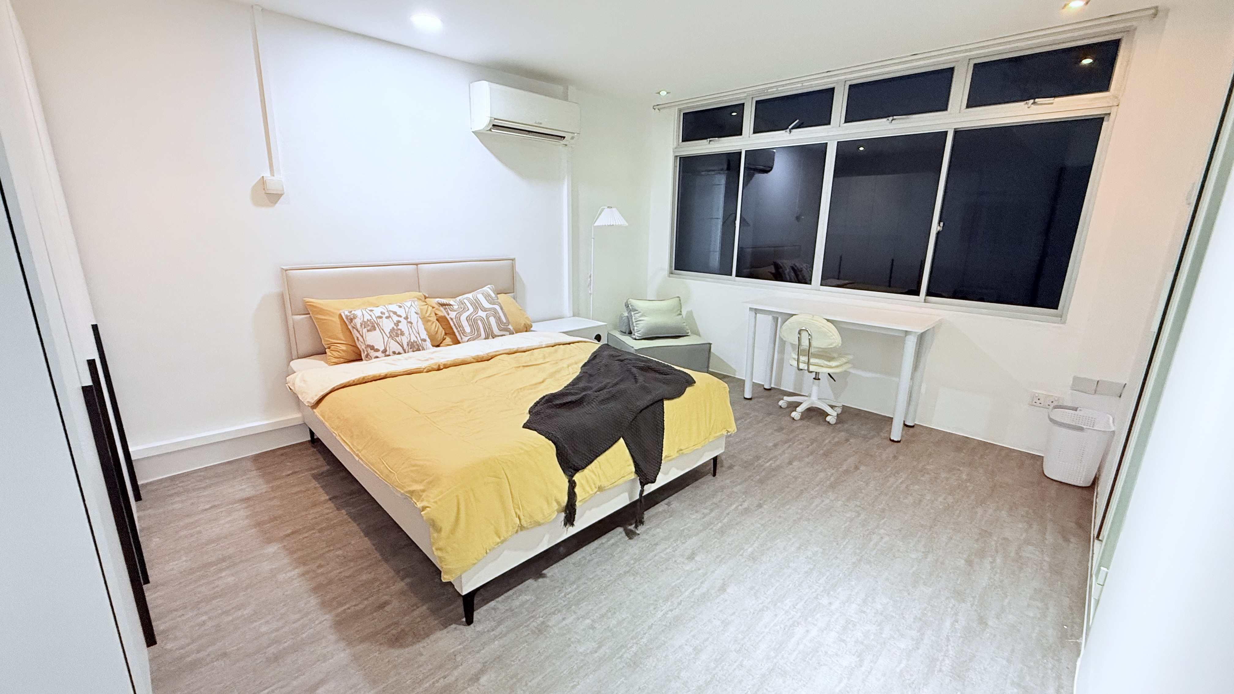 The Belle Room image 3