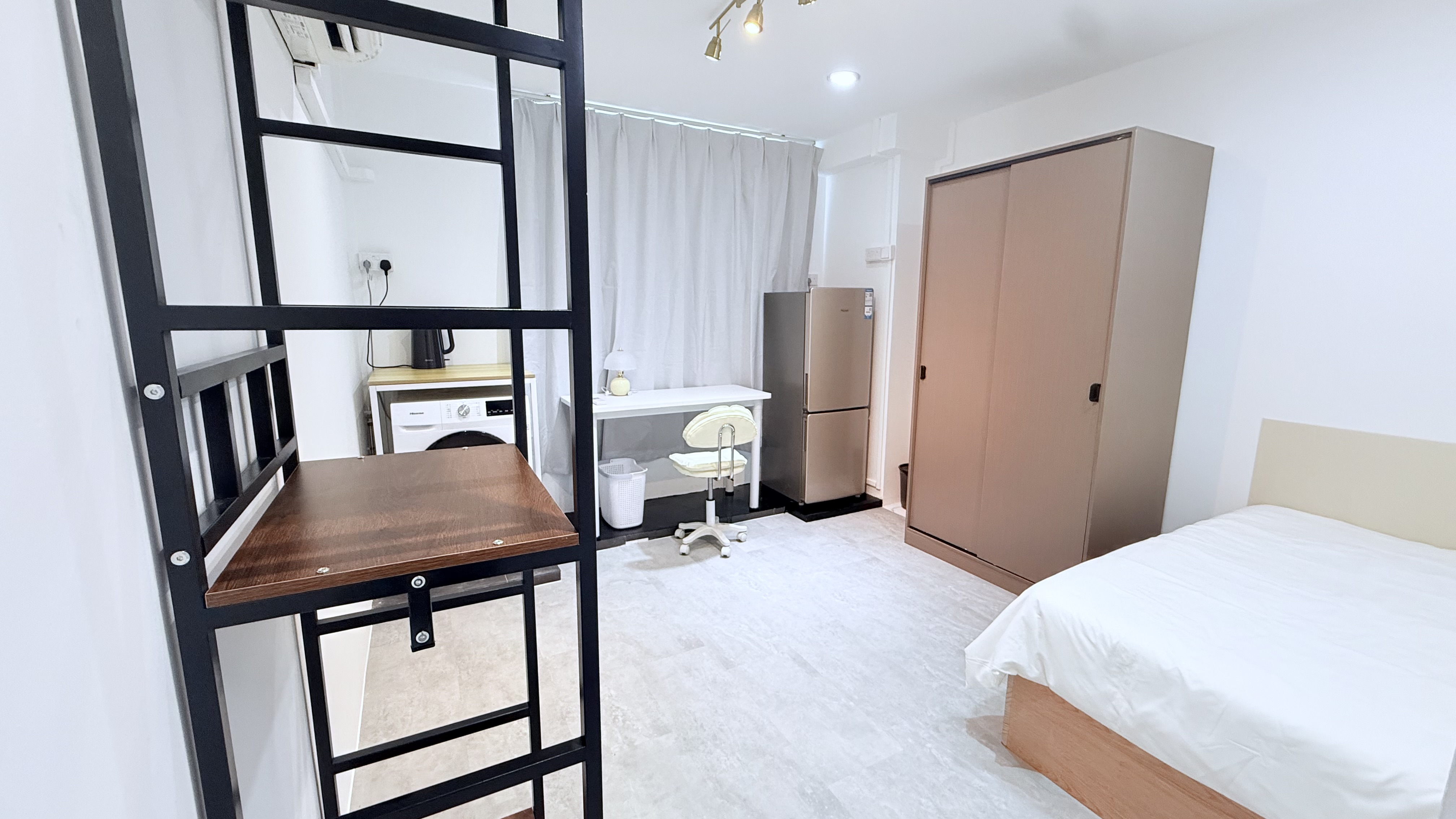 The Madeleine Room image 3